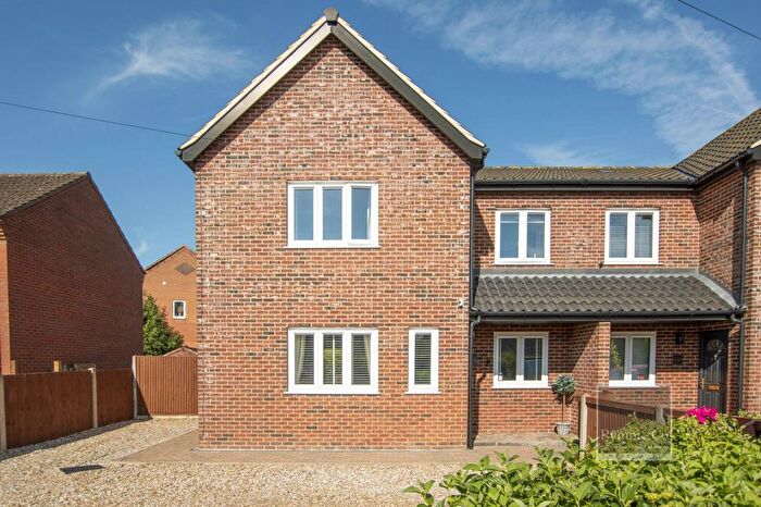 5 Bedroom Semi-Detached House For Sale In Holt Road, Horsford, NR10
