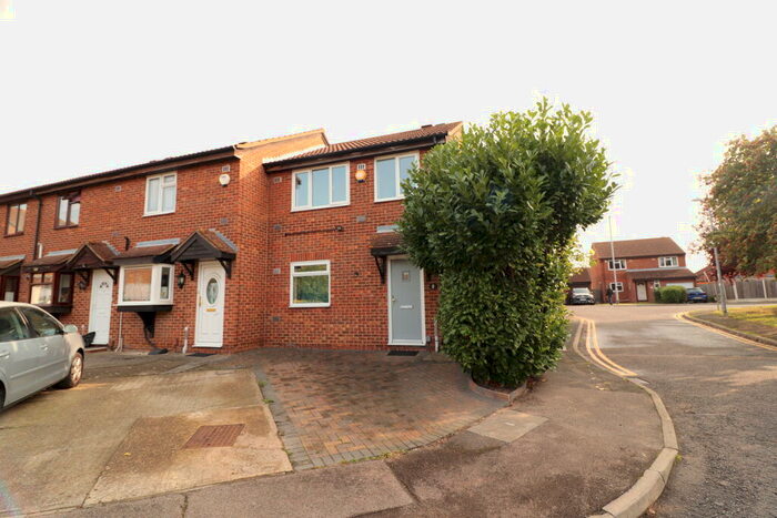 3 Bedroom House To Rent In Crest Avenue Grays, RM17