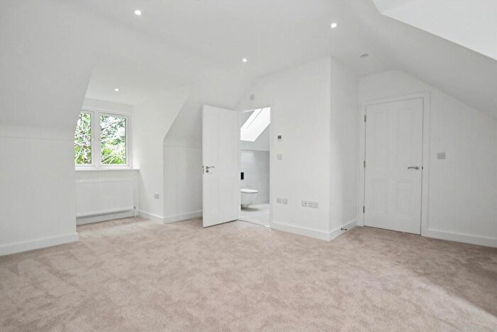 3 Bedroom Detached House For Sale In Broadstone, BH18 - Photo 11