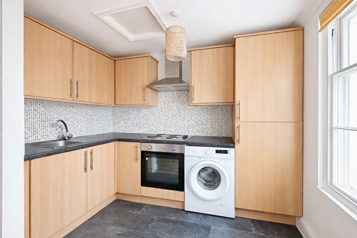 1 Bedroom Flat To Rent In High Street, Rochester, ME1