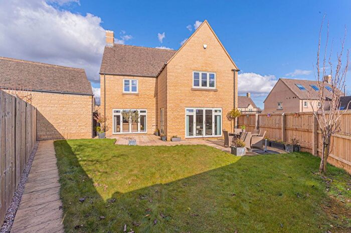 5 Bedroom Detached House For Sale In Trubshaw Close, Tetbury, GL8