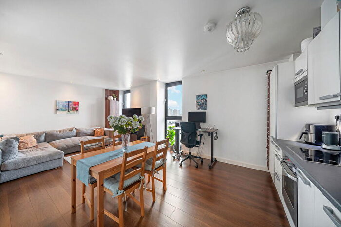 1 Bedroom Apartment For Sale In St John's Hill, Battersea, SW11