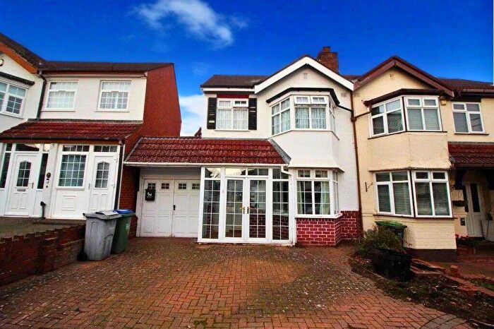 3 Bedroom Semi Detached House For Sale In Holly Road, Oldbury, B68