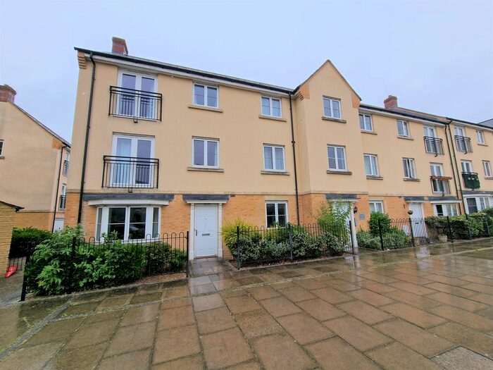 2 Bedroom Flat To Rent In Sorrel Way, Carterton, OX18