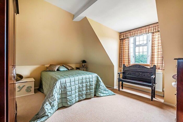 4 Bedroom Detached House For Sale In Meadowside, Great Bookham, KT23