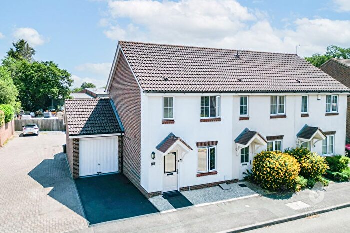 2 Bedroom End Of Terrace House For Sale In Beatty Rise, Spencers Wood, Reading, RG7