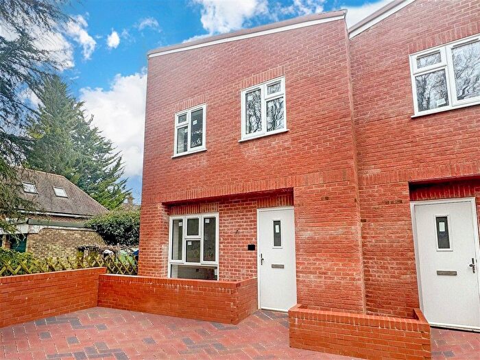 4 Bedroom Detached House For Sale In Station Approach, Whyteleafe, Surrey, CR3