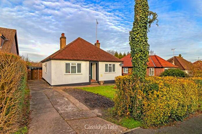 3 Bedroom Bungalow To Rent In Highfield Road, Sandridge, St. Albans, AL4