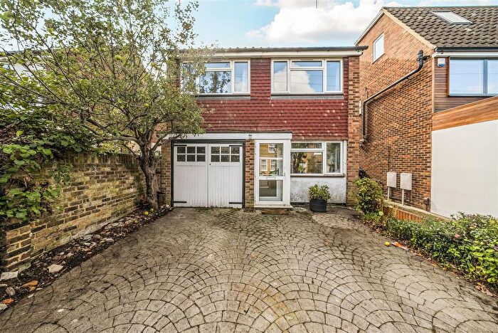 3 Bedroom Detached House For Sale In New Road, Kingston Upon Thames, KT2