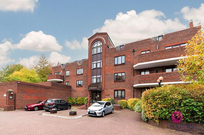 2 Bedroom Flat For Sale In Holders Hill Road, Knightshayes House, NW4