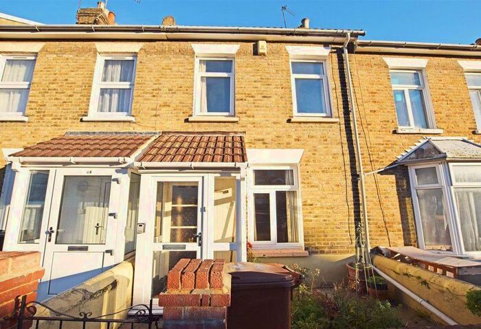 3 Bedroom Terraced House To Rent In Gordon Road, Rochester, Kent, ME2