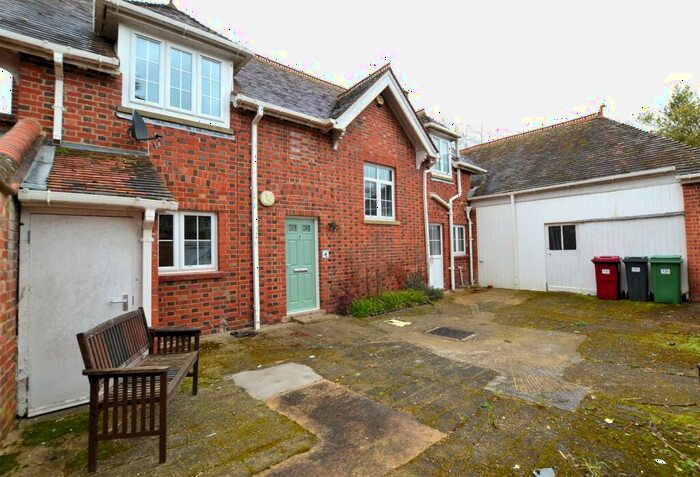 3 Bedroom Detached House To Rent In B Northcourt Avenue, RG2