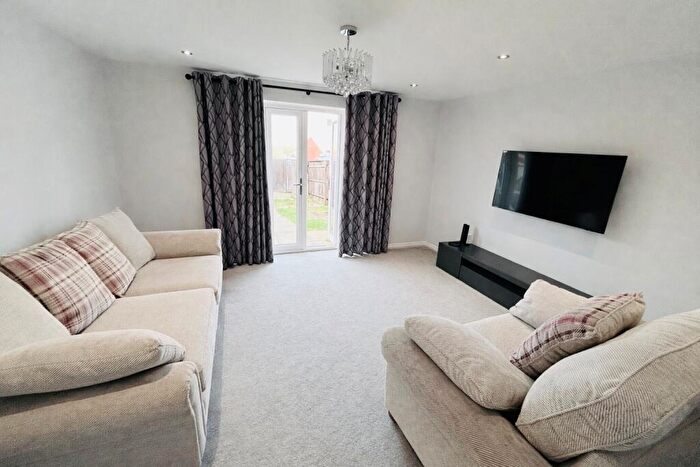 3 Bedroom End Of Terrace House To Rent In Elba Gate, Newton Leys, MK3