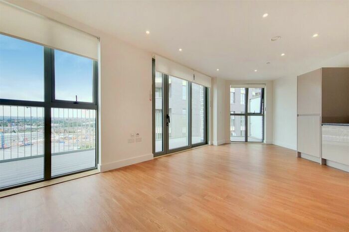 2 Bedroom Apartment To Rent In Green Street, London, NW10