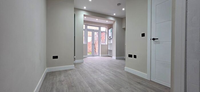 3 Bedroom Maisonette To Rent In Kimberley Road, London, N17