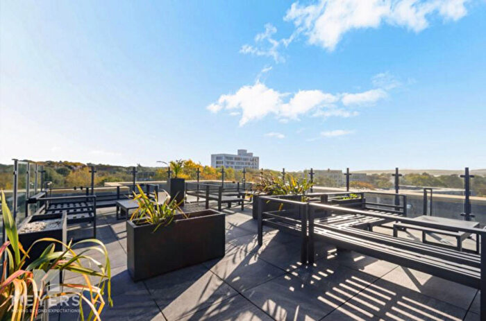 2 Bedroom Apartment For Sale In Commercial Road, Poole, BH14