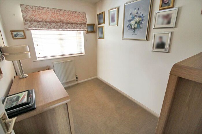 3 Bedroom End Of Terrace House For Sale In Gamekeepers Close, Swindon, Wiltshire, SN25