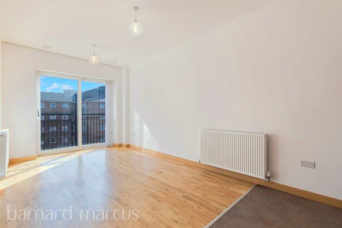 1 Bedroom Apartment To Rent In Manor Road, Wallington, SM6