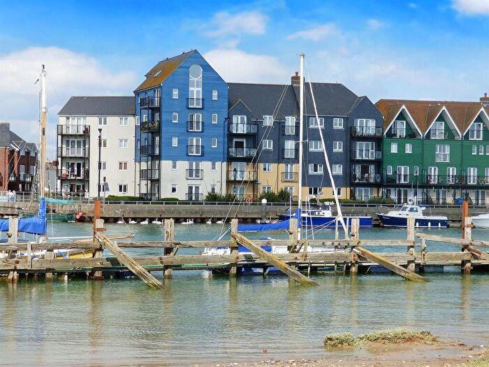 2 Bedroom Apartment For Sale In Pier Road, Littlehampton, BN17