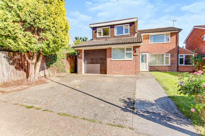 4 Bedroom Detached House To Rent In Royston Close, Crawley, RH10