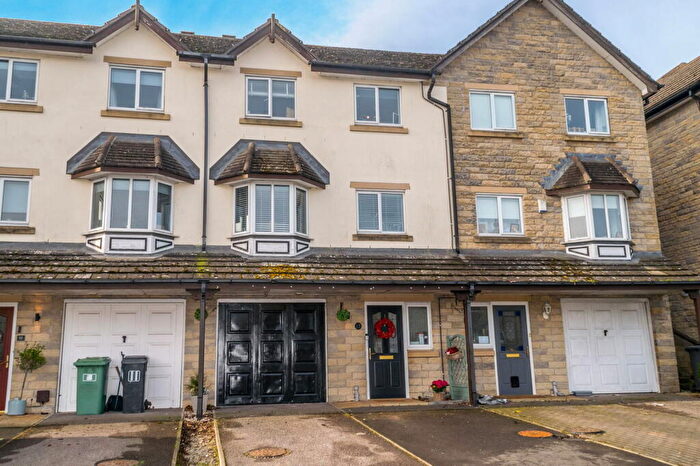 4 Bedroom Town House For Sale In Bromley Bank, Denby Dale, HD8