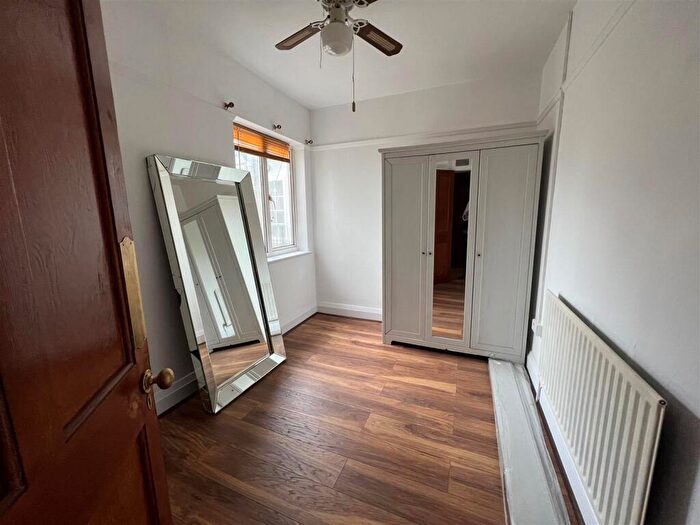 2 Bedroom Apartment To Rent In Park Mansions, Vivian Avenue, Hendon, London, NW4