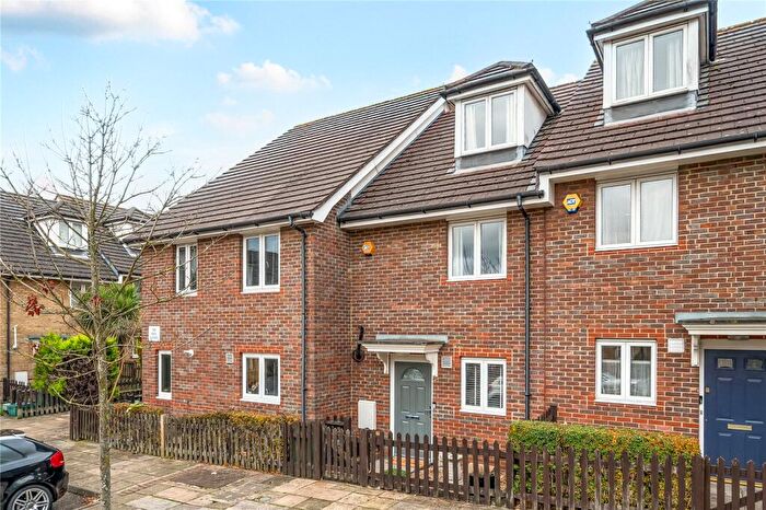 3 Bedroom Terraced House For Sale In Robinia Close, Anerley, London, SE20