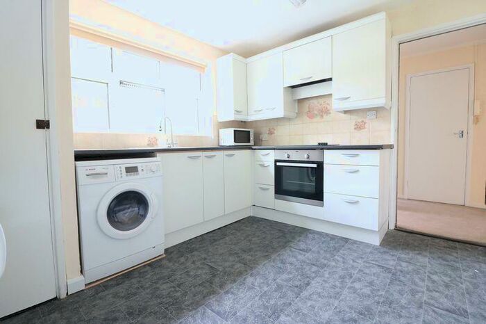 2 Bedroom Flat To Rent In Woodford Green, IG8