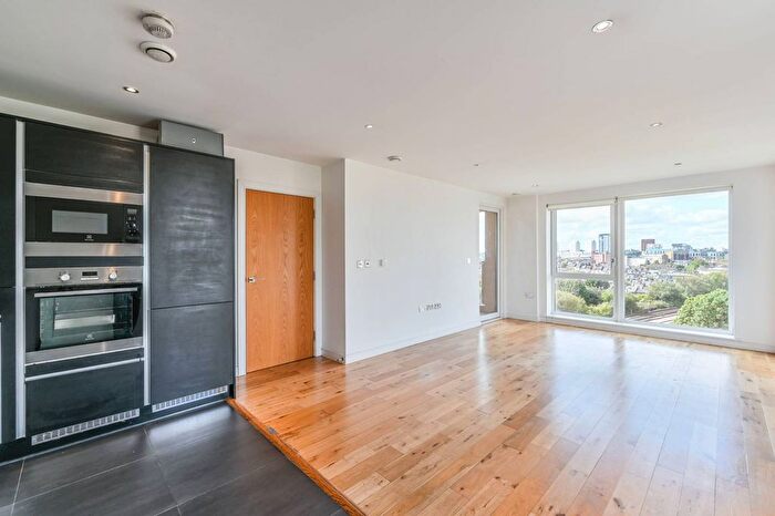 2 Bedroom Flat To Rent In Oxborough House, Eltringham Street, Wandsworth, London, SW18