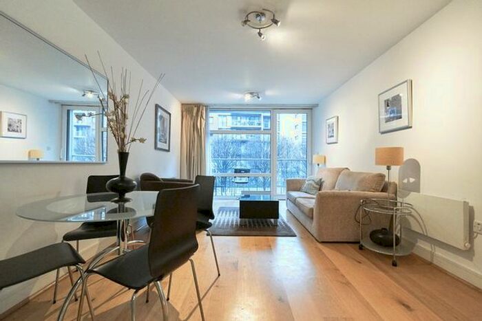 2 Bedroom Flat To Rent In Queenstown Road, London, SW11