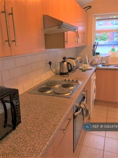 5 Bedroom Semi-Detached House To Rent In Moseley Road, Manchester, M14