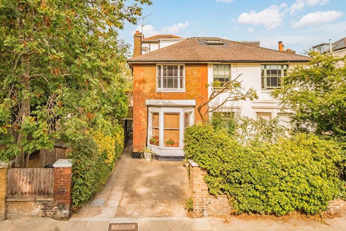 2 Bedroom Flat To Rent In Hampton Road, Twickenham, TW2