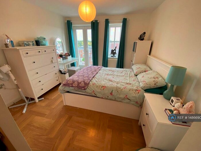 2 Bedroom Flat To Rent In Middle Village, Haywards Heath, RH16