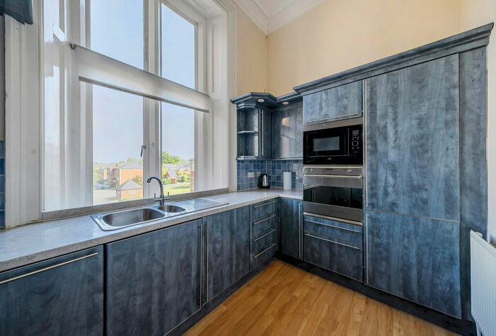 1 Bedroom Apartment For Sale In Royal Earlswood Park, Redhill, Surrey, RH1