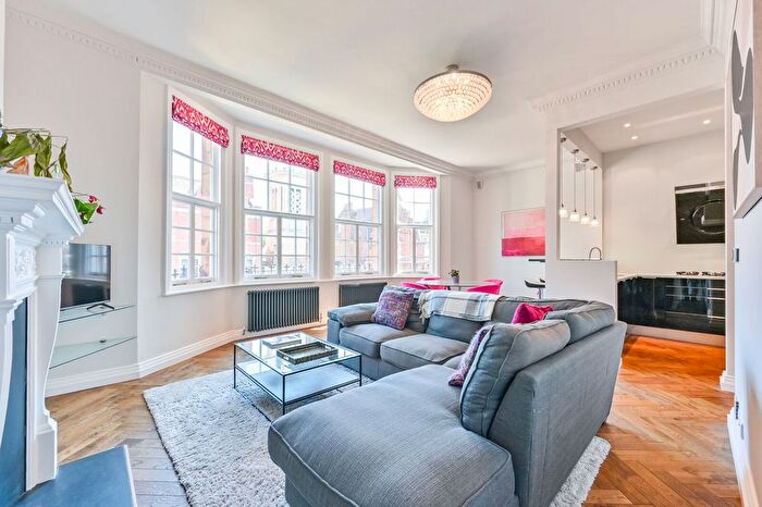 2 Bedroom Flat For Sale In North Audley Street, Mayfair, London, W1K