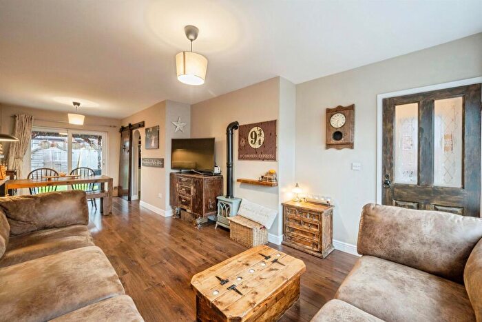 3 Bedroom Semi-Detached House For Sale In St. Pauls Parade, Scawsby, Doncaster, DN5