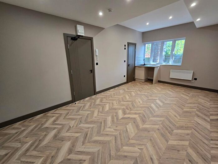 Studio To Rent In Green Lane, Shepperton, TW17