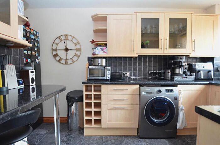 3 Bedroom End Of Terrace House For Sale In Eastway Close, Nailsea, BS48