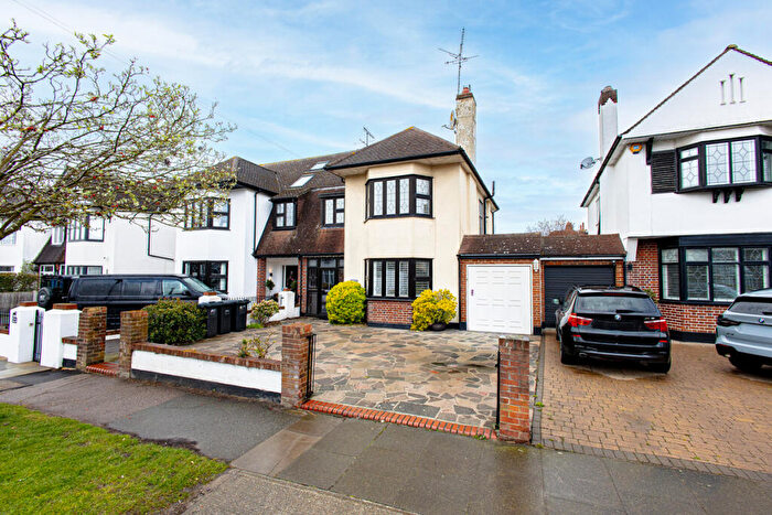 3 Bedroom Semi-Detached House For Sale In Mannering Gardens, Westcliff-on-sea, SS0