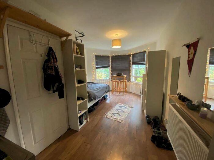 Studio To Rent In Pemberton Road, London, N4