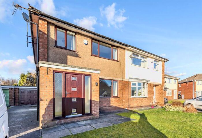 3 Bedroom Semi-Detached House To Rent In Wyre Drive, Worsley, Manchester, M28