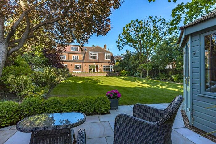 6 Bedroom Detached House To Rent In The Fairway, New Malden, Surrey, KT3