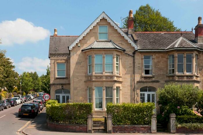 5 Bedroom House To Rent In Wellsway, BA2