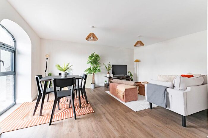 2 Bedroom Apartment To Rent In Chapters, Park Lane, NR2