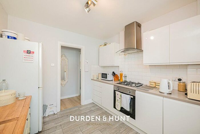 2 Bedroom Apartment For Sale In Station Way, Buckhurst Hill, IG9