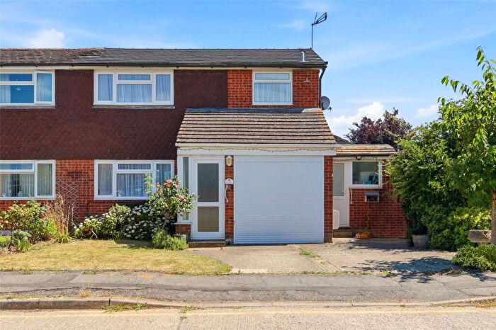 3 Bedroom Semi-Detached House For Sale In Poplar Close, South Woodham Ferrers, Chelmsford, Essex, CM3