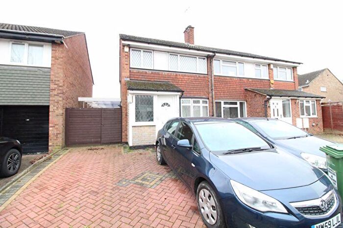 3 Bedroom Semi Detached House For Sale In Three Bedroom Semi On Holgate Drive, Luton, LU4