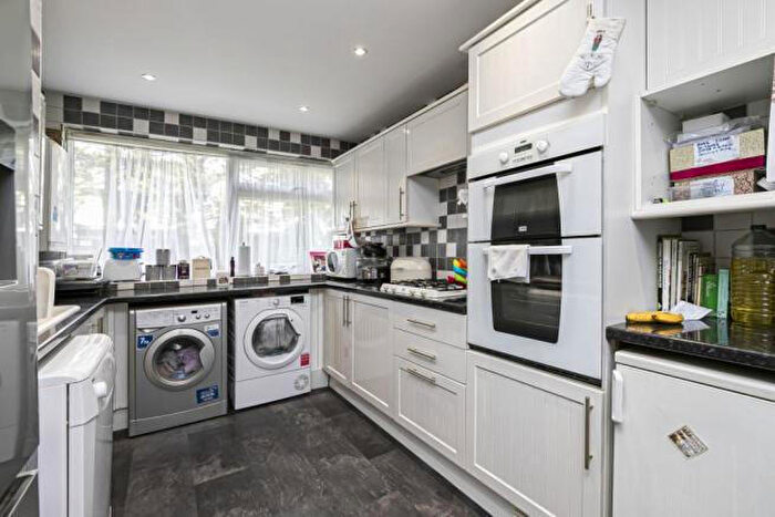 2 Bedroom Apartment To Rent In Barton Meadows, Barkingside, Essex, IG6