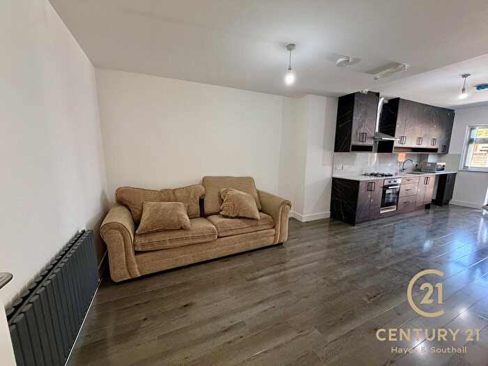 2 Bedroom Maisonette To Rent In Masefield Ave, UB1