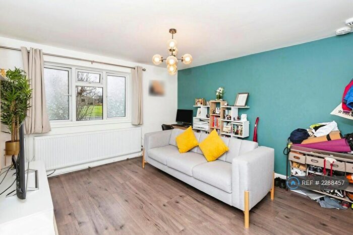 3 Bedroom Semi-Detached House To Rent In Bayne Close, London, E6
